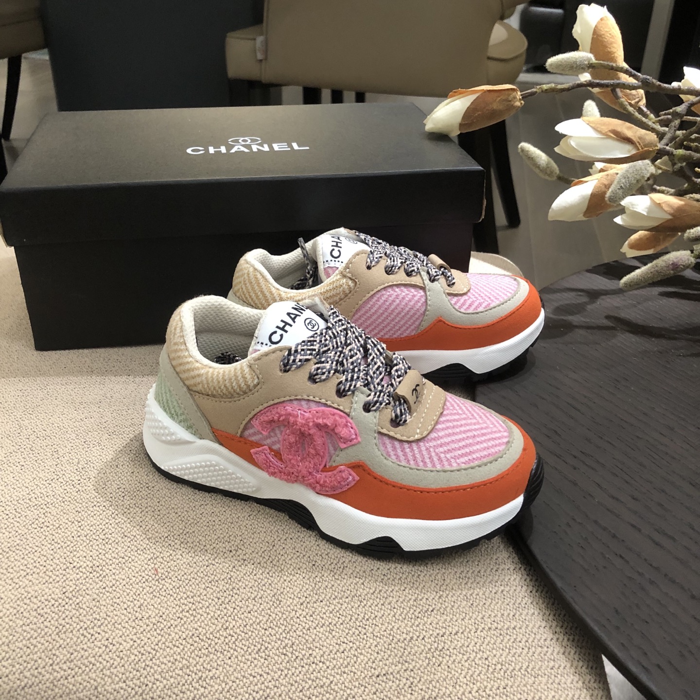 Children's shoes child